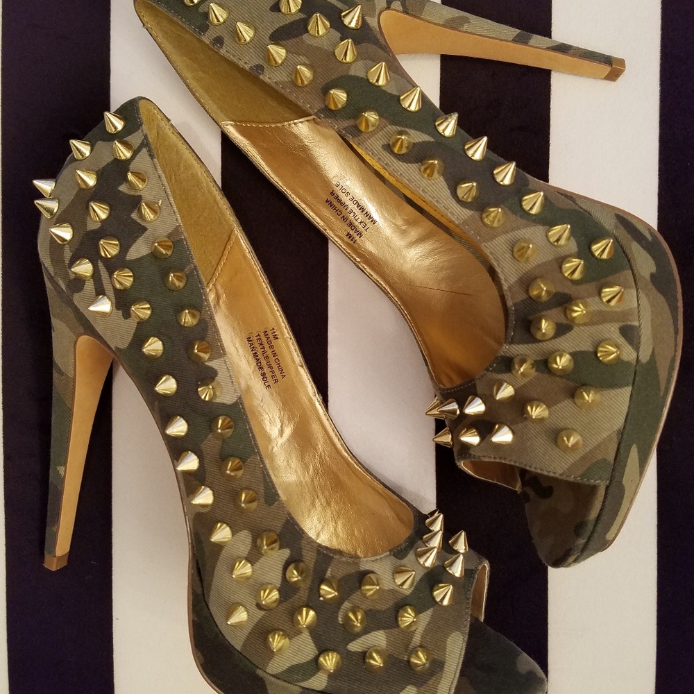 Size 11M Diba Camo Studded Stilleto Peep-toe Heel